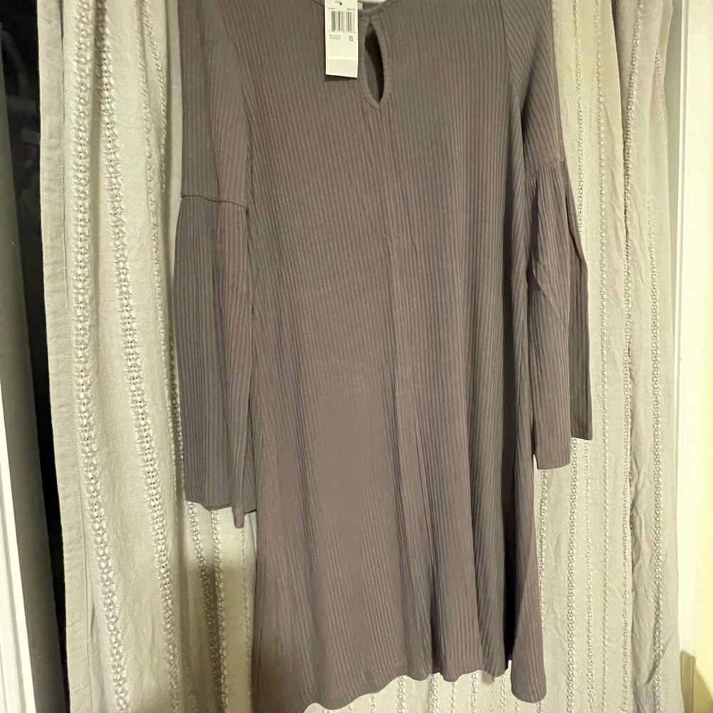 Neiman Marcus nightgown w bell sleeves. Luxurious fabric! Swings! Featherweight!